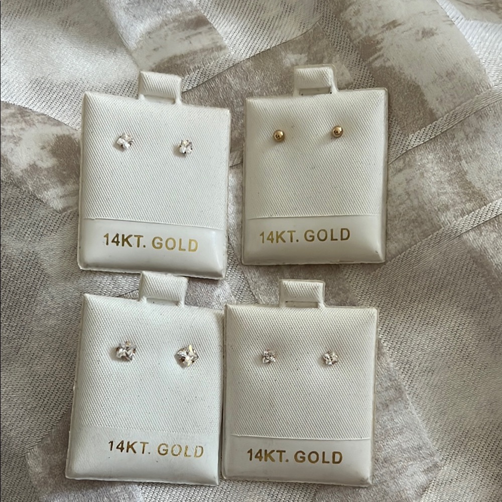 14KT Gold Stud Earrings Set